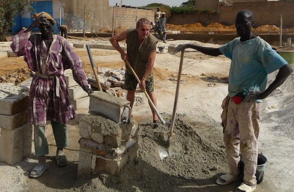 Yann-Ber Tillenon au Bénin sur un chantier humanitaire