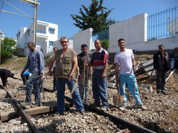 Yann-Ber Tillenon en 2010 : chantier d'entraide humanitaire à Sidi Bousaïd, en Tunisie.